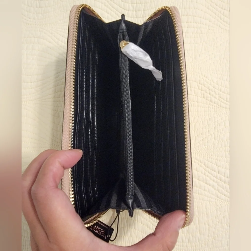 NWT Victoria's Secret Zippered Wallet - Picture 7 of 9